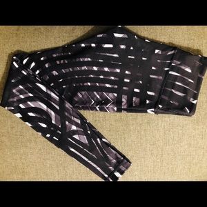 Lululemon full-on luon Wunder Under pants size 4